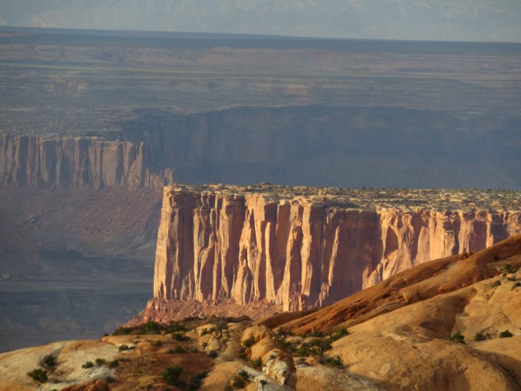 USA SW: Canyonlands NP, Canyonlands National Park, West beyond Upheaval Canyon , late light, Walkopedia