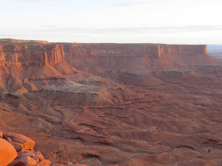 USA SW: Canyonlands NP, Canyonlands National Park, South from Green River Overlook to Murphy Point, sunset, Walkopedia