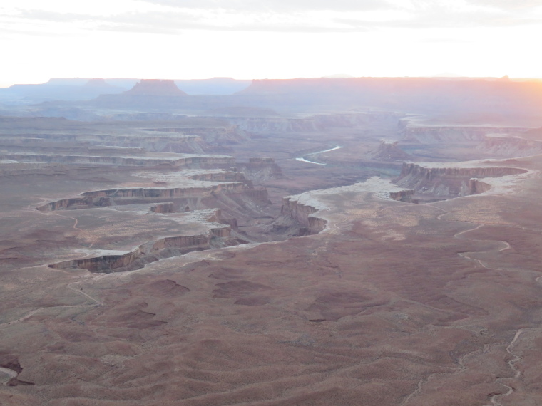 USA SW: Canyonlands NP, Canyonlands National Park, West from Green River Overlook, Soda Springs basin, Walkopedia