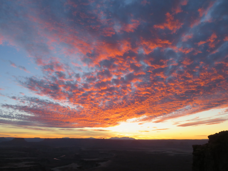 USA SW: Canyonlands NP, Canyonlands National Park, Sunset from Green River Overlook, Walkopedia