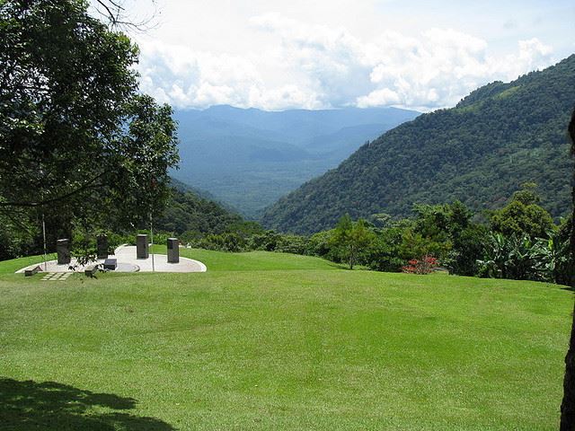 Papua  New Guinea, Kokoda Trail, Memorial at Isurava, Walkopedia