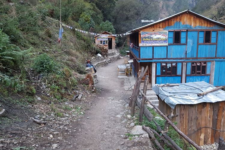 Nepal, Manaslu Circuit, Our guest house in Pewa, Walkopedia