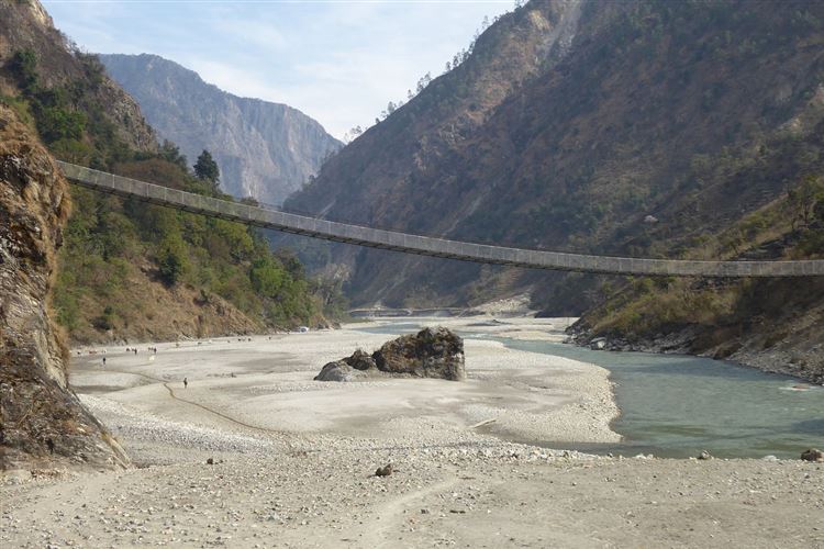Nepal, Manaslu Circuit, Suspension Bridge over Budhi Gandaki north of Soti Khola, Walkopedia