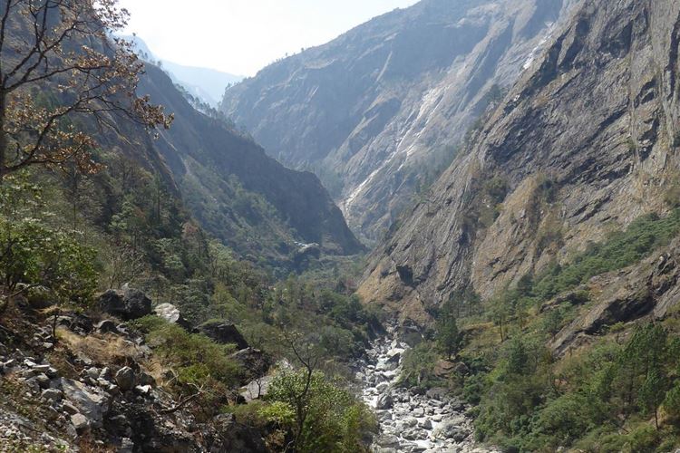 Nepal, Manaslu Circuit, Budi Gandaki  Gorge approaching Yaruphant, Walkopedia