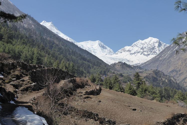 Nepal, Manaslu Circuit, First Sight of Manaslu I, II and III approaching Sho, Walkopedia