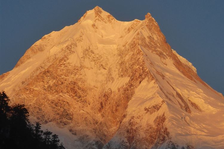 Nepal, Manaslu Circuit, Manaslu at sunrise from Lho, Walkopedia