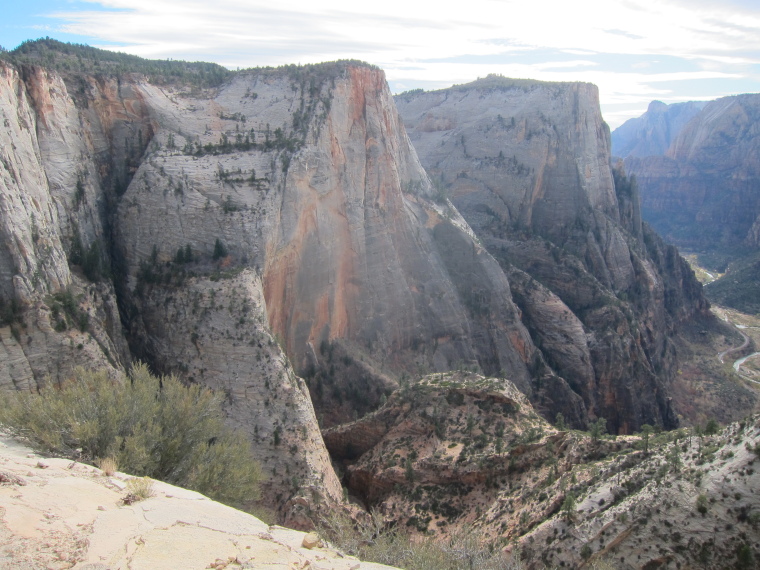 USA SW: Zion, Zion National Park, Cable Mt and East Rim from Obs Point trail, Walkopedia