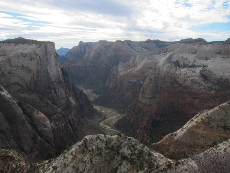 USA SW: Zion, Zion National Park, Zion canyon and Angel's Landing (R) from Obs Point Trail, Walkopedia