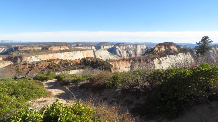 USA SW: Zion, Zion National Park, West Rim Trail, very tops of the canyons west of Zion starting to show, Walkopedia