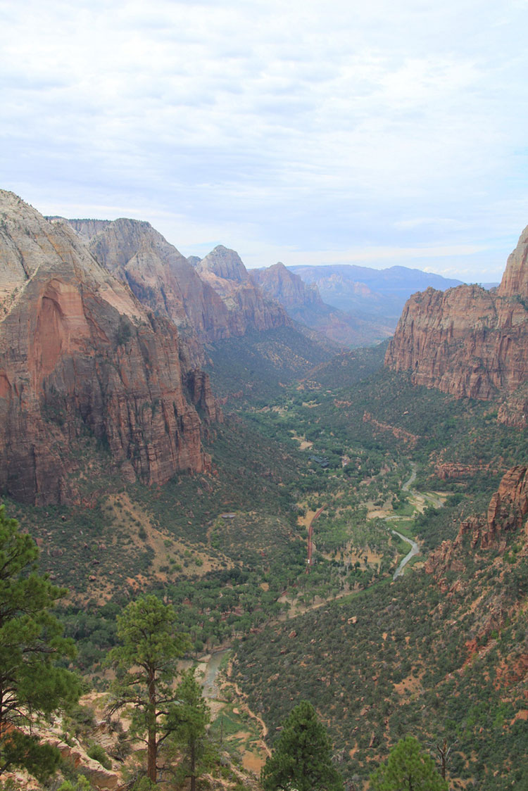 USA SW: Zion, Angel's Landing, South from Angel's Landing, Walkopedia