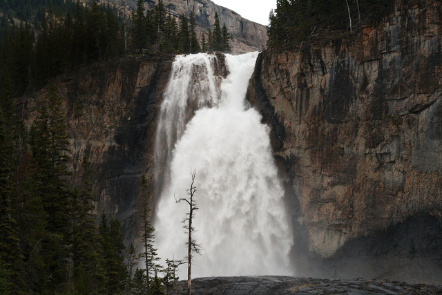  Berg Lake: Berg Lake - Emperor Falls - © Copyright Flickr User fchelaru