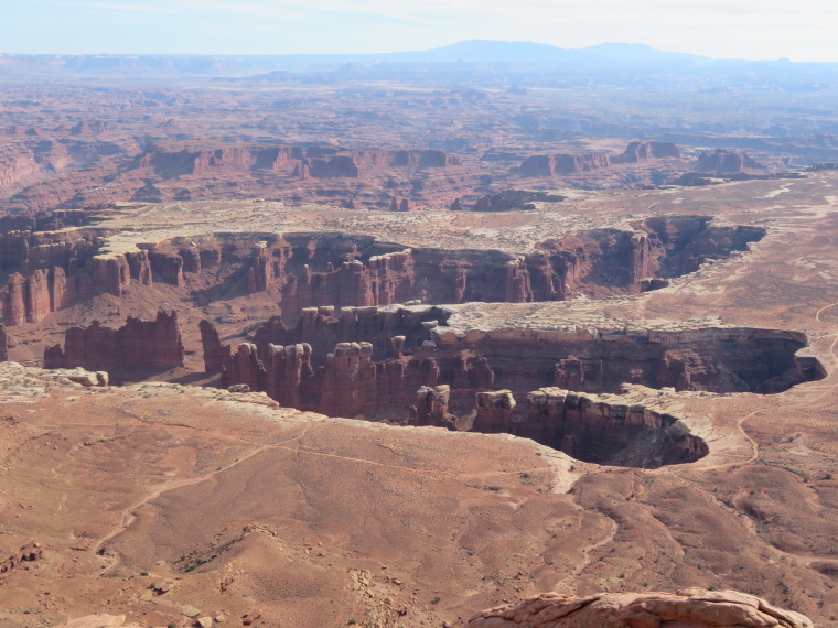 USA SW: Canyonlands NP, White Rim Trail, East across Monument Basinwhite rim from Island in Sky, Walkopedia