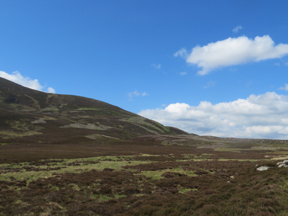 United Kingdom Scotland Cairngorms, Lochnagar and Loch Muick, Coire Buidhe valley, Walkopedia