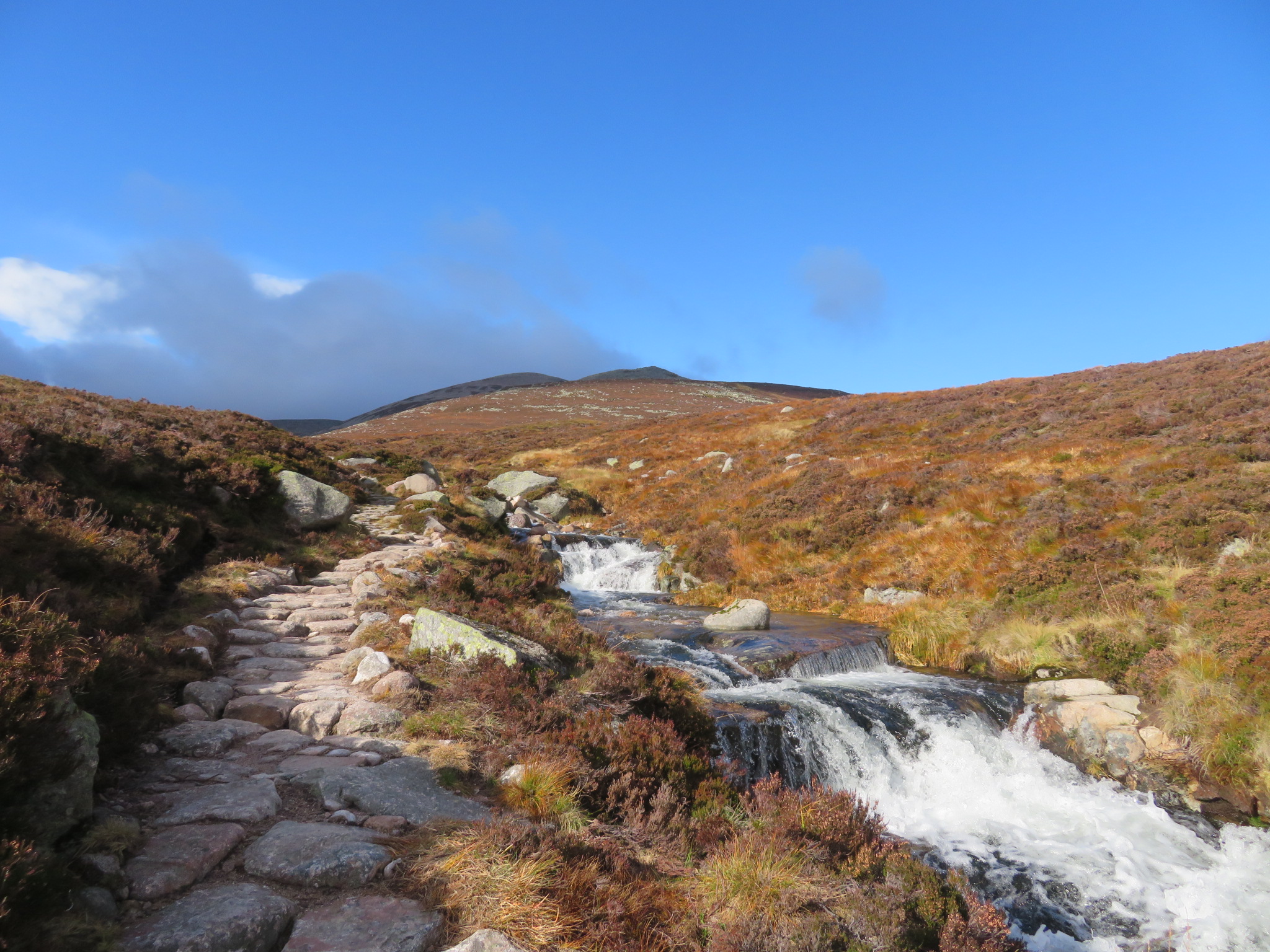 United Kingdom Scotland Cairngorms, Lochnagar and Loch Muick, Glas Allt, Walkopedia