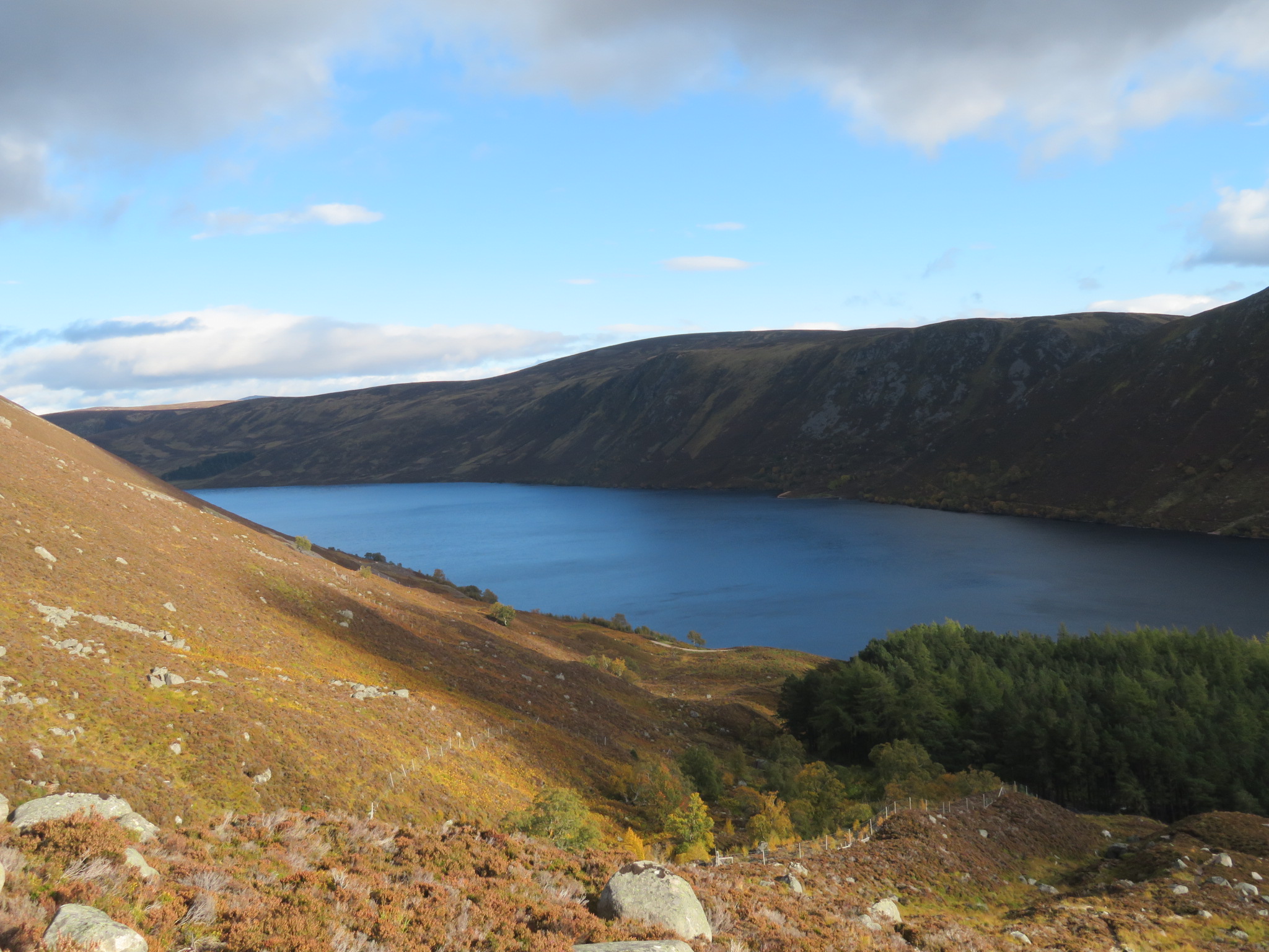 United Kingdom Scotland Cairngorms, Lochnagar and Loch Muick, Loch Muick from Glas Allt, October, Walkopedia