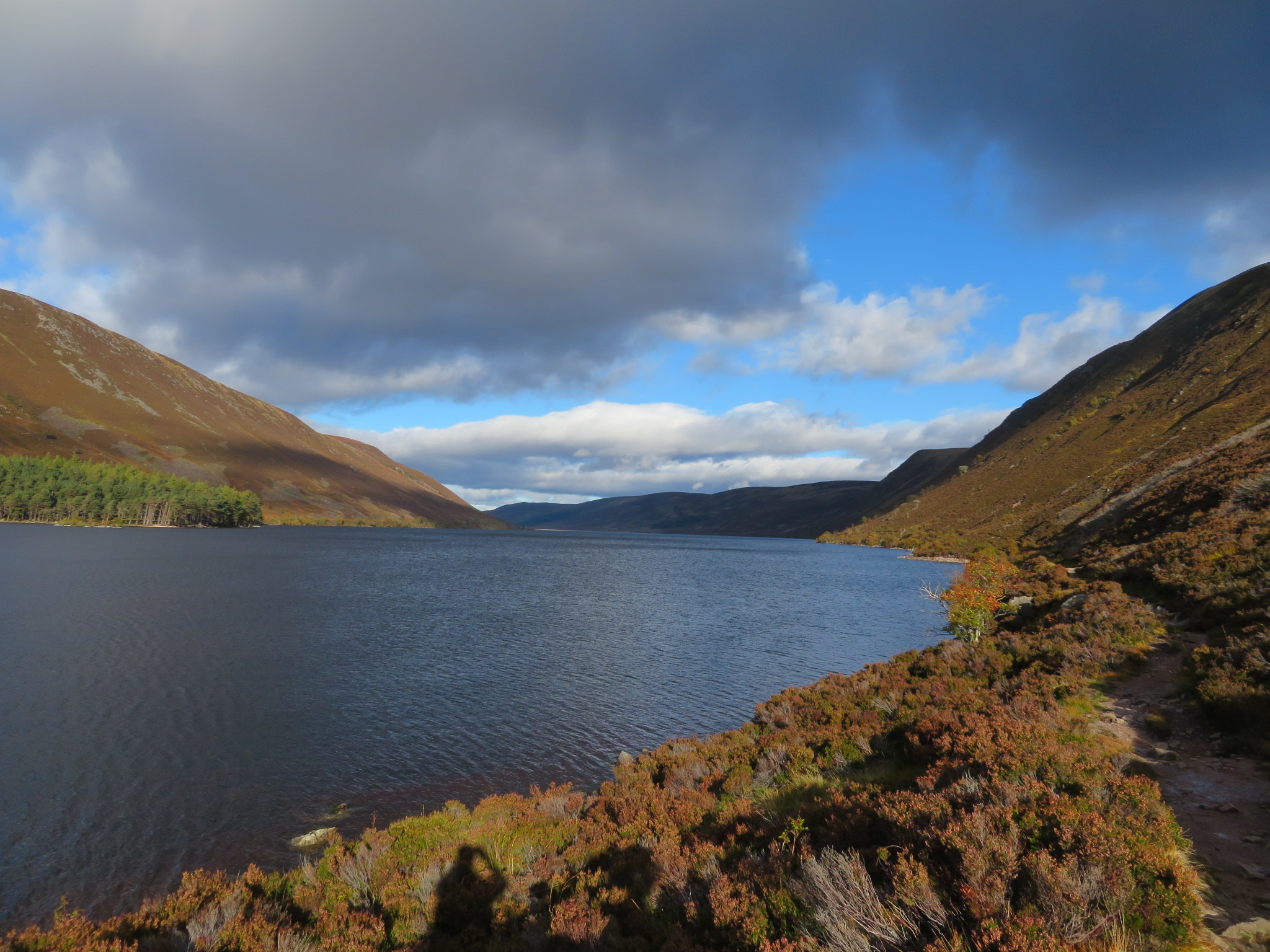 United Kingdom Scotland Cairngorms, Lochnagar and Loch Muick, Loch Muick, October, Walkopedia