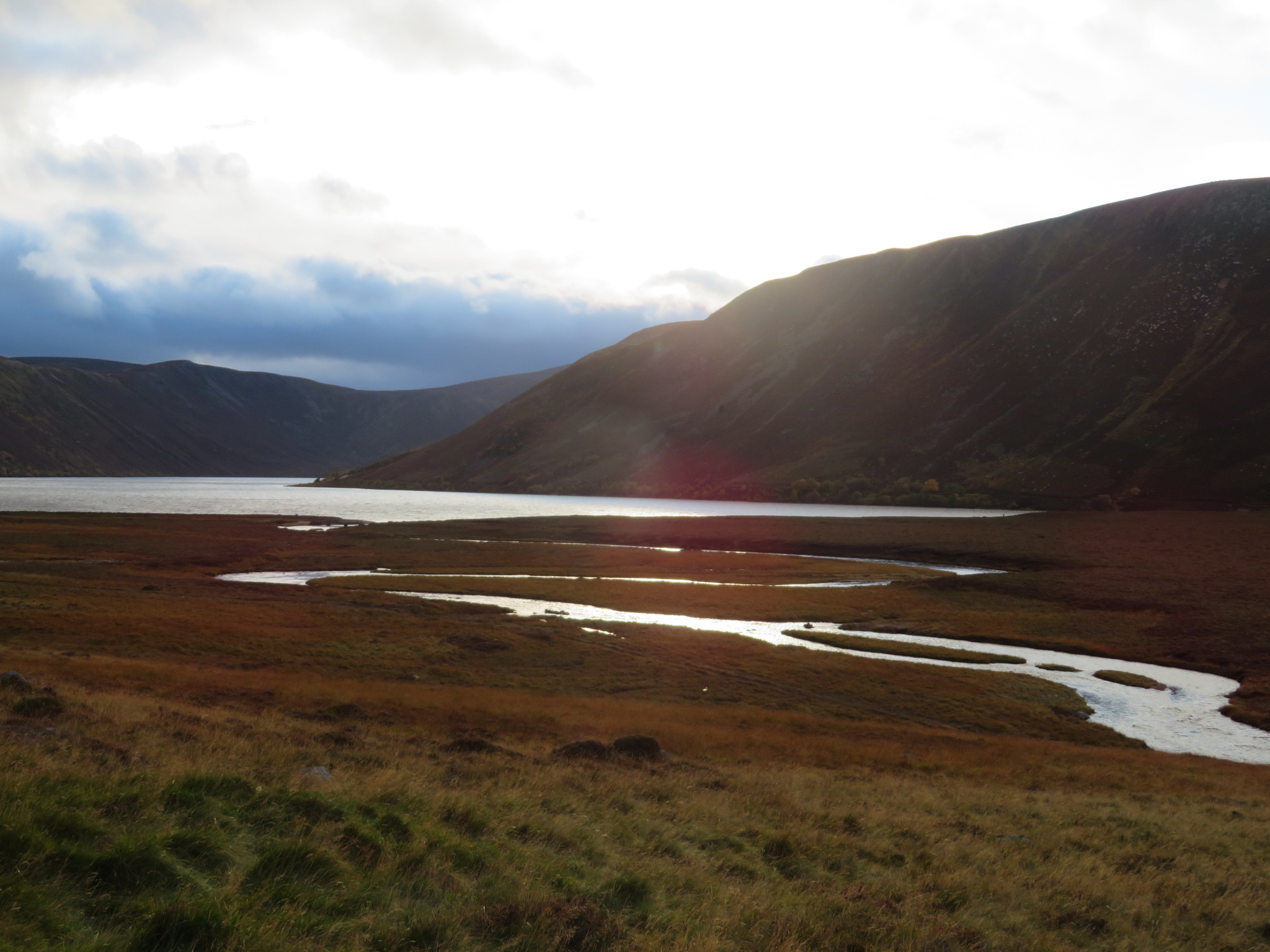United Kingdom Scotland Cairngorms, Lochnagar and Loch Muick, Loch Muick, October, Walkopedia