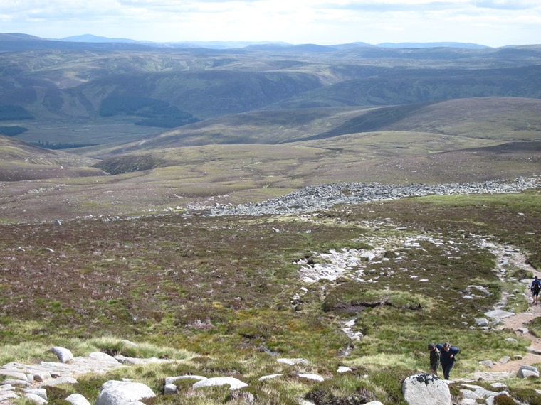 United Kingdom Scotland Cairngorms, Lochnagar and Loch Muick, Near the Meikle Pap shoulder, Walkopedia