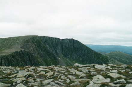 United Kingdom Scotland Cairngorms, Lochnagar and Loch Muick, Lochnagar - summit plateau, Walkopedia