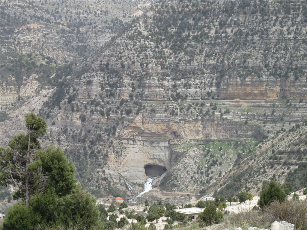 Lebanon, Lebanon Mountain Trail, Afqa grotto, Walkopedia