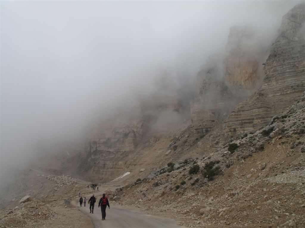 Lebanon, Lebanon Mountain Trail, Cliffs and fog - Beqaa Safrine, Walkopedia