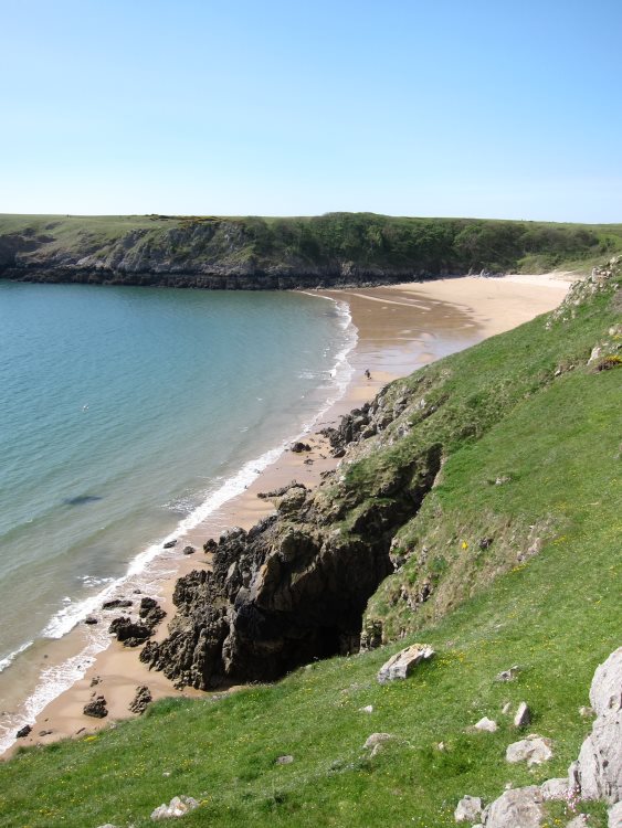 United Kingdom Wales Pembrokeshire, Pembrokeshire Coast Path, West over Barafundle Bay, Walkopedia