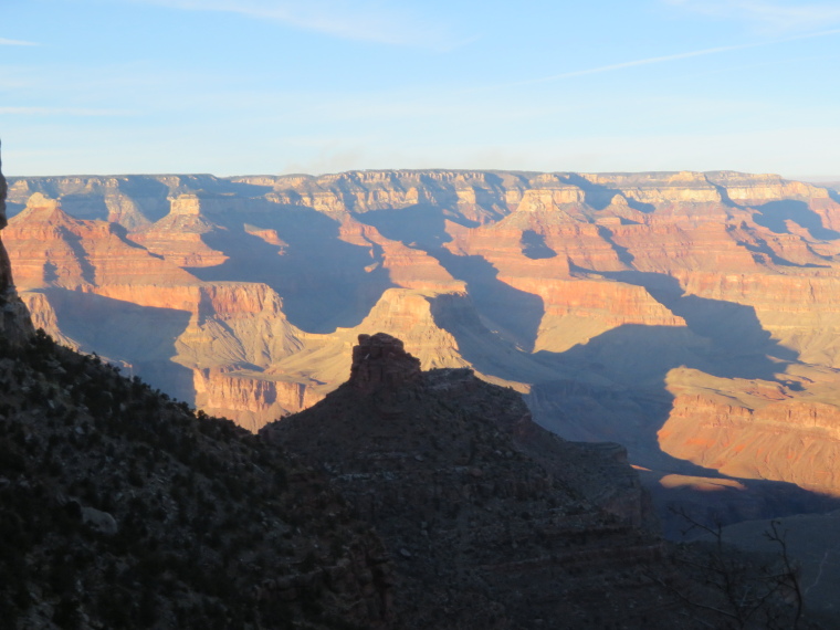 USA SW: Grand Canyon, Grand Canyon Hikes and Walks, Across the Canyon, late light, Bright Angel Trail, Walkopedia