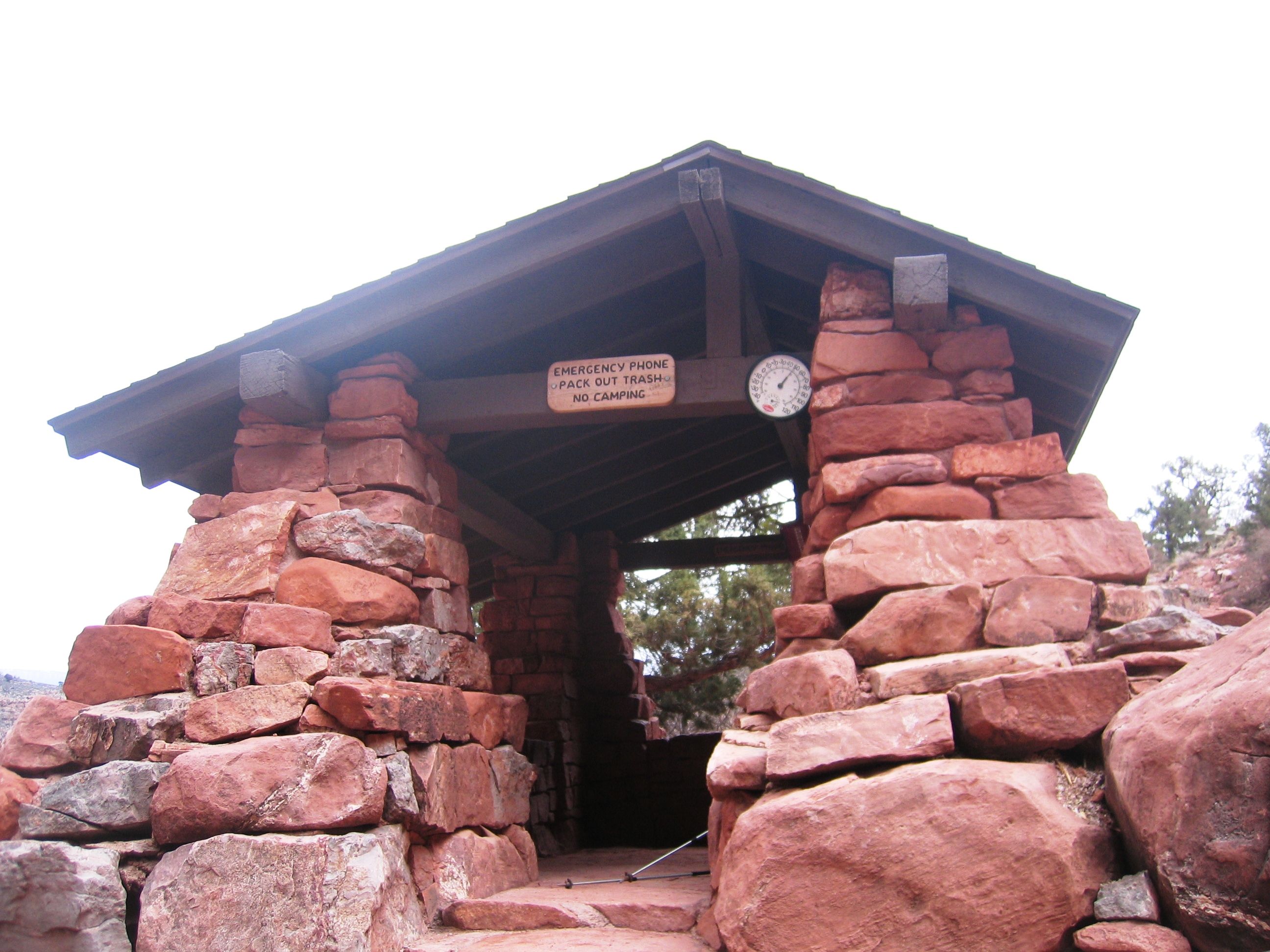 USA SW: Grand Canyon, Grand Canyon Hikes and Walks, 3  mile rest house on Bright Angel Trail, Walkopedia