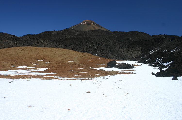 Spain Canary Islands: Tenerife, El Teide and Pico Viejo, El Tiede From gravel plain, Walkopedia