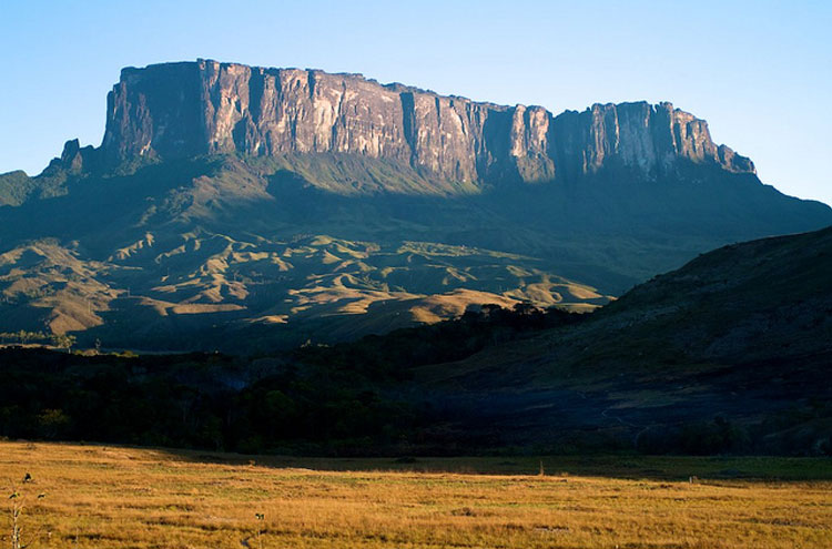 Venezuela Canaima NP, Roraima, Mount Roraima - © From Flickr user PaulaFassina, Walkopedia