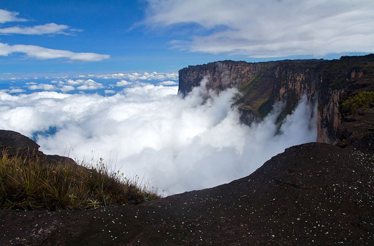 Venezuela Canaima NP, Roraima, Mount Roraima - © From Flickr user PaulaFassina, Walkopedia