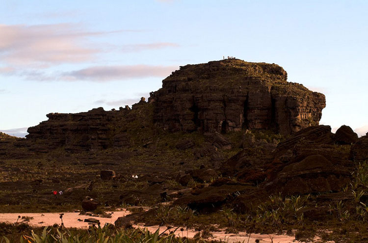 Mount Roraima - © From Flickr user PaulaFassina... Roraima: Mount Roraima - © From Flickr user PaulaFassina...