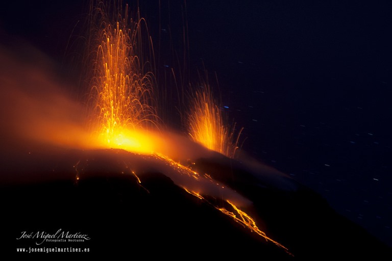 Italy Aeolian Islands, Stromboli, Nighttime eruptions of Stromboli , Walkopedia