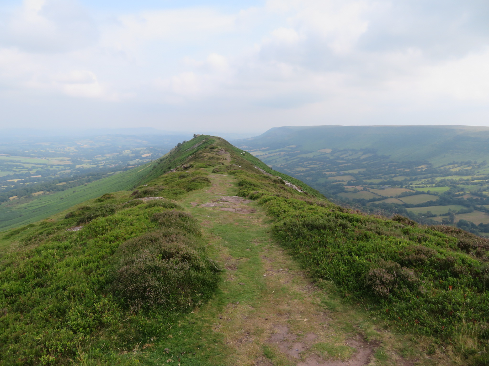 United Kingdom Wales Black Mountains, Hatterrall Ridge, Along Black Hill ridge, Walkopedia