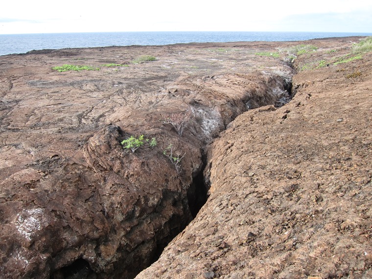 Ecuador Galapagos Islands, Galapagos Islands, Lava crevasse, Genovesa, Walkopedia