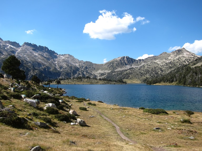 France Pyrenees, GR10, Neouvielle, Lac D'Aumar, Walkopedia