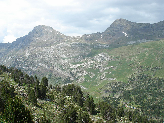 Spain Pyrenees, Posets Massif, , Walkopedia