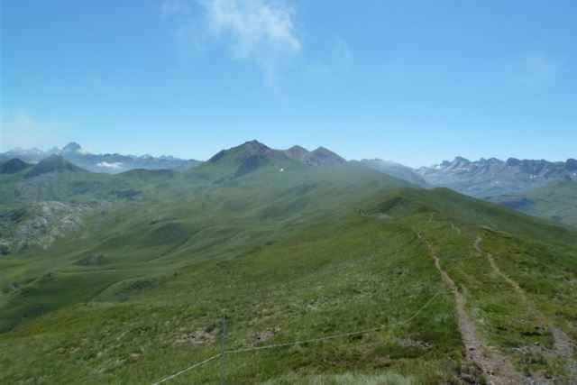 France Pyrenees, Vignemale and Vallee de Gaube, Looking east from Col de la Cuarde (1980m), Vignemale (3298m) on far left, Walkopedia