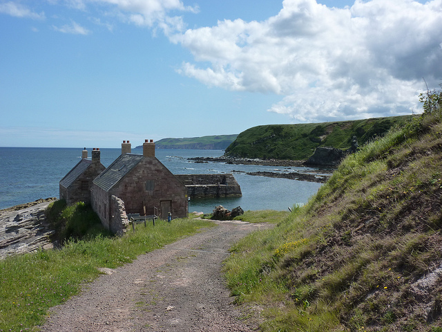 United Kingdom Scotland Borders, Southern Uplands Way, Approaching cove harbour, Walkopedia