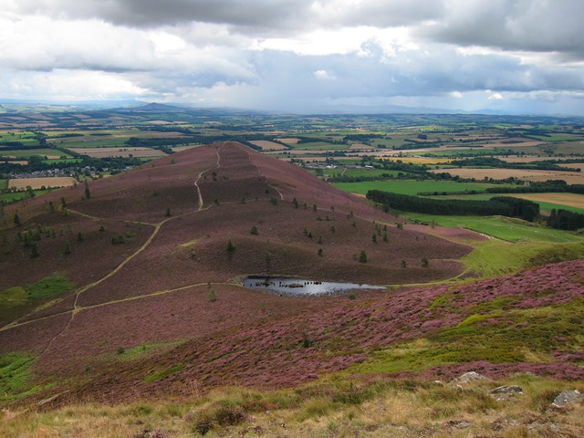 United Kingdom Scotland Borders, Eildon Hills, South hill from central hill, Walkopedia