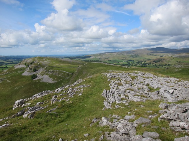 United Kingdom England Yorkshire Dales, Feizor Thwait and Smearsett Scar, Ridge north from Smearsett Scar, Walkopedia