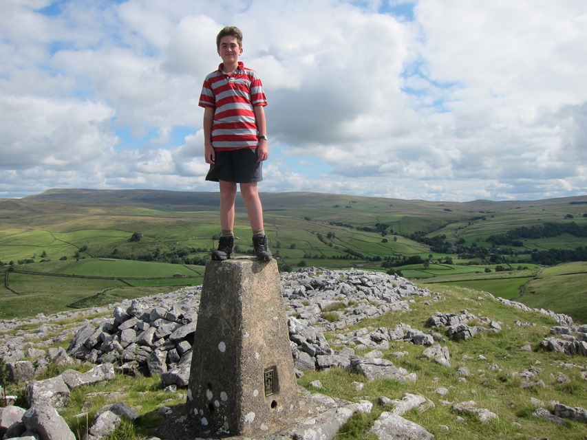 United Kingdom England Yorkshire Dales, Feizor Thwait and Smearsett Scar, On Smearsett Scar, Walkopedia