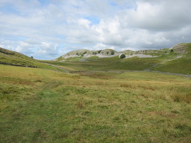 United Kingdom England Yorkshire Dales, Feizor Thwait and Smearsett Scar, Central dry valley, Walkopedia