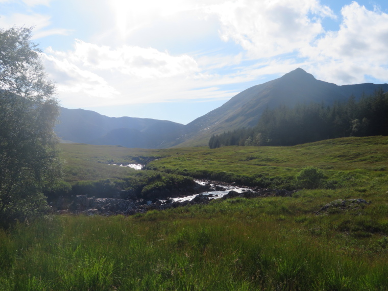 United Kingdom Scotland SW Highlands, West Highland Way, River Ba, great bowl behind, by rannoch Moor, Walkopedia