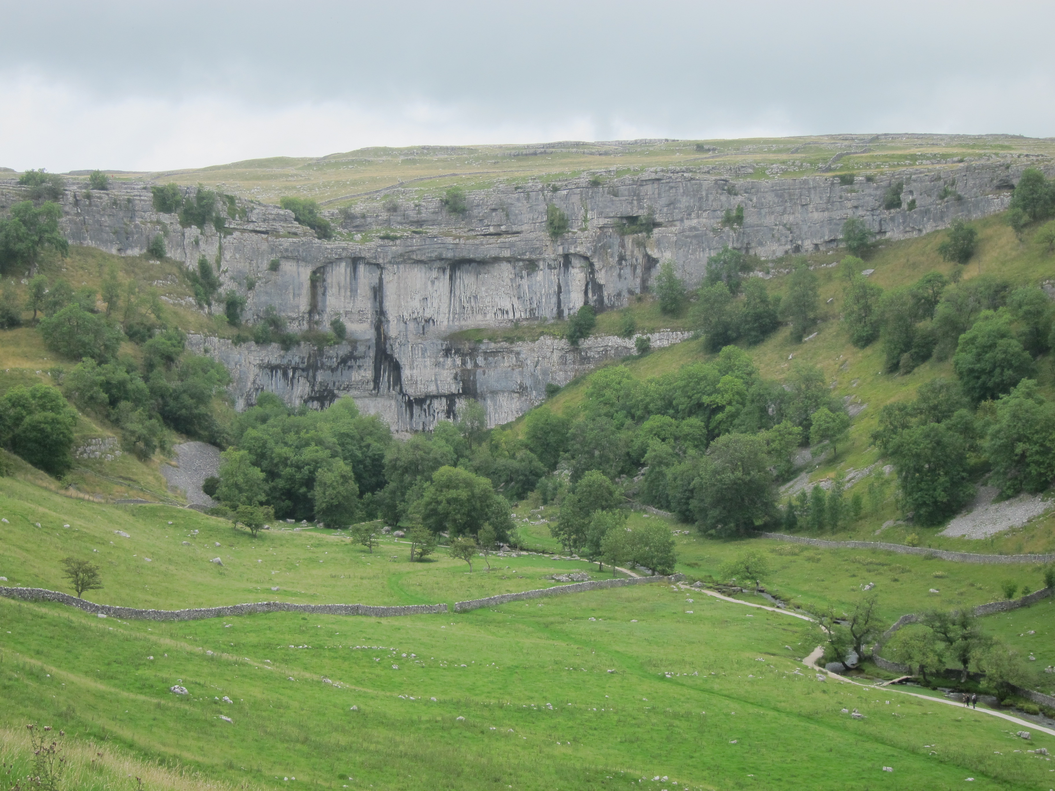 United Kingdom England Yorkshire Dales, Malham Cove and Gordale Scar, Malham Cove, Walkopedia