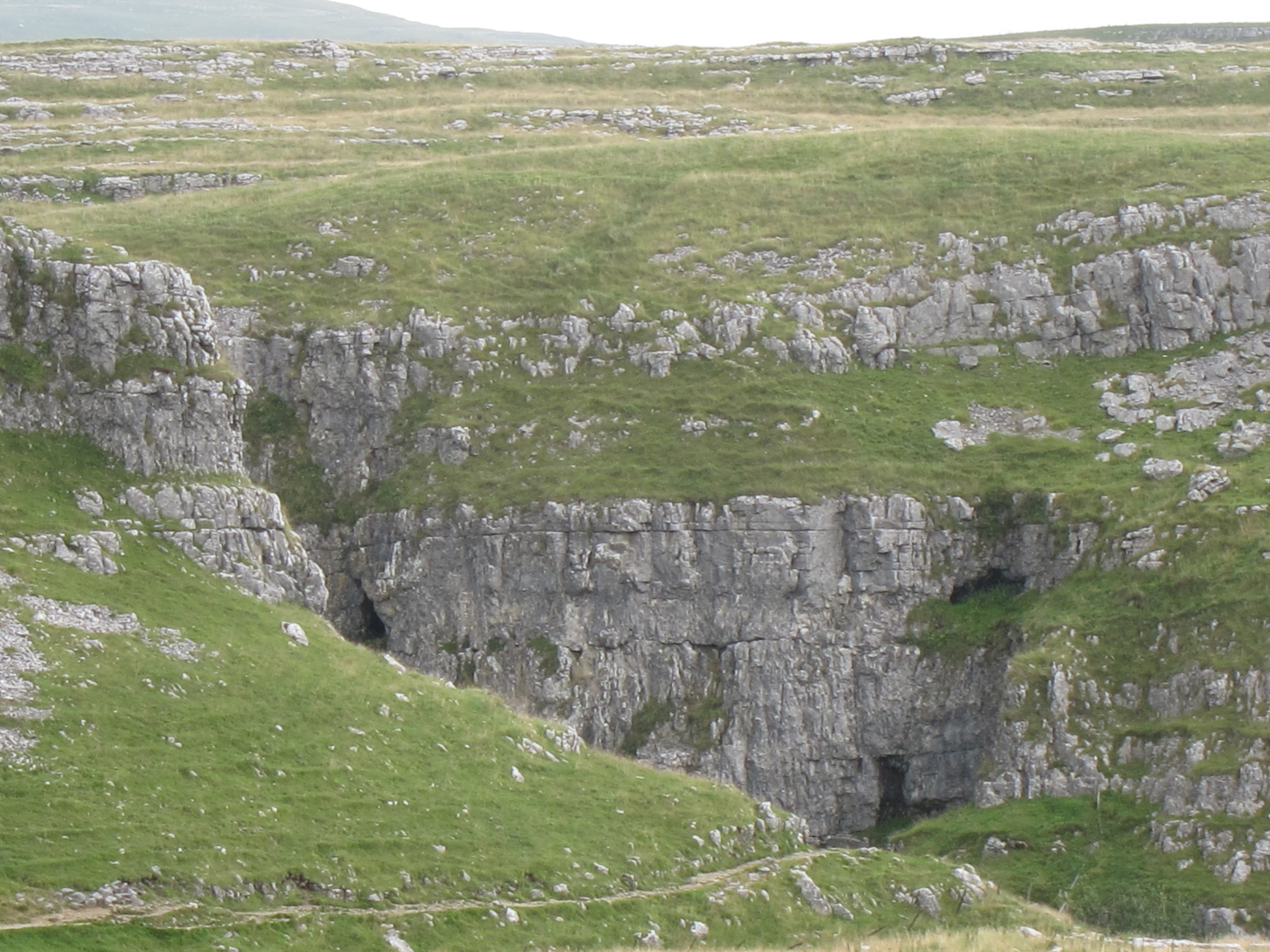 United Kingdom England Yorkshire Dales, Malham Cove and Gordale Scar, Malham Cove from West, Walkopedia