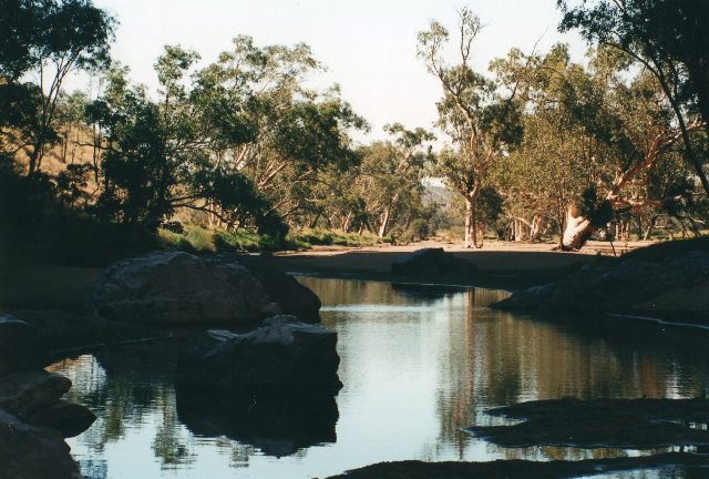 Australia Northern Territory, West Macdonnell Ranges, Near Stanley chasm, Walkopedia