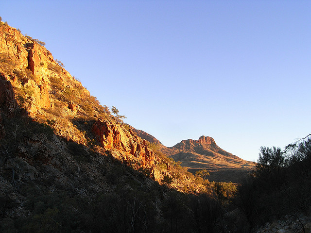 Australia Northern Territory, West Macdonnell Ranges, mt sonder from rocky bar gap, Walkopedia