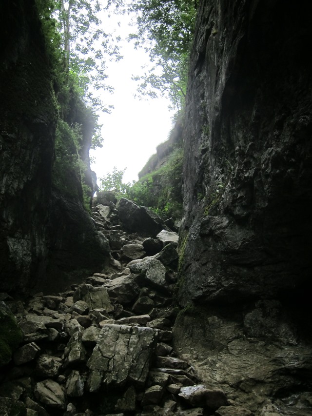 United Kingdom England Yorkshire Dales, Ingleborough, Up Trow Gill, Walkopedia