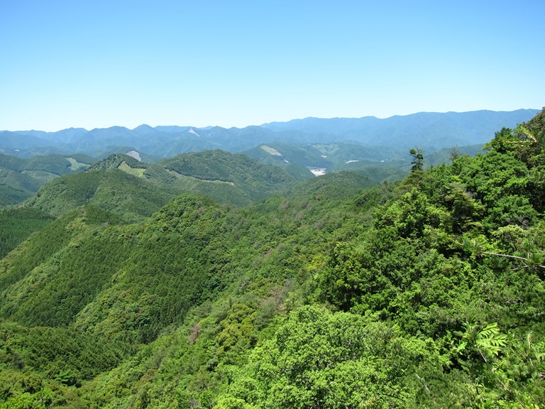 Japan Kansai: Kii Peninsula, Kumano Kodo, Nakahechi - Last glimpse of Hongu basin in Kii mountains , Walkopedia